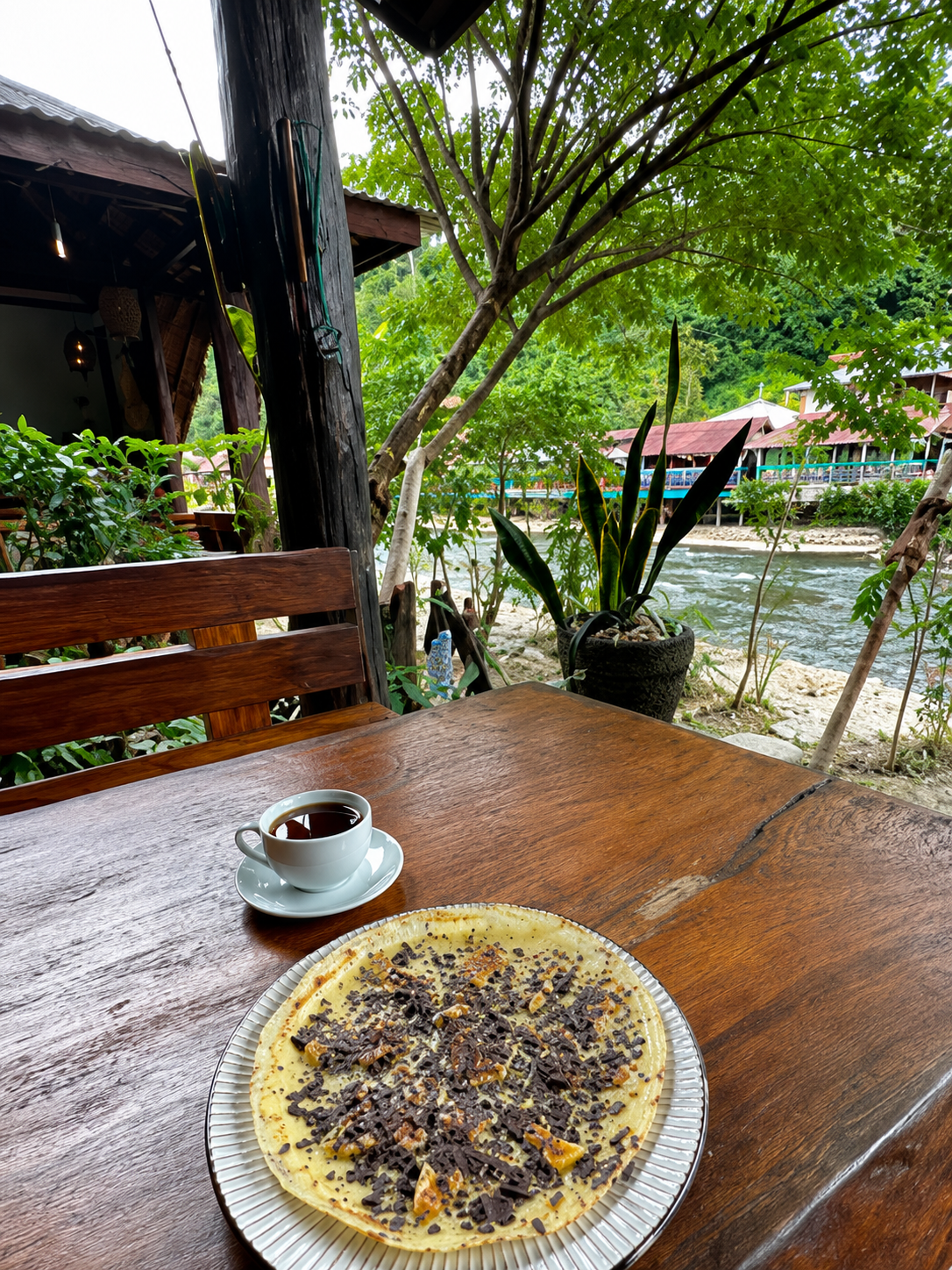Dining atmosphere at Green Travelodge Bukit Lawang